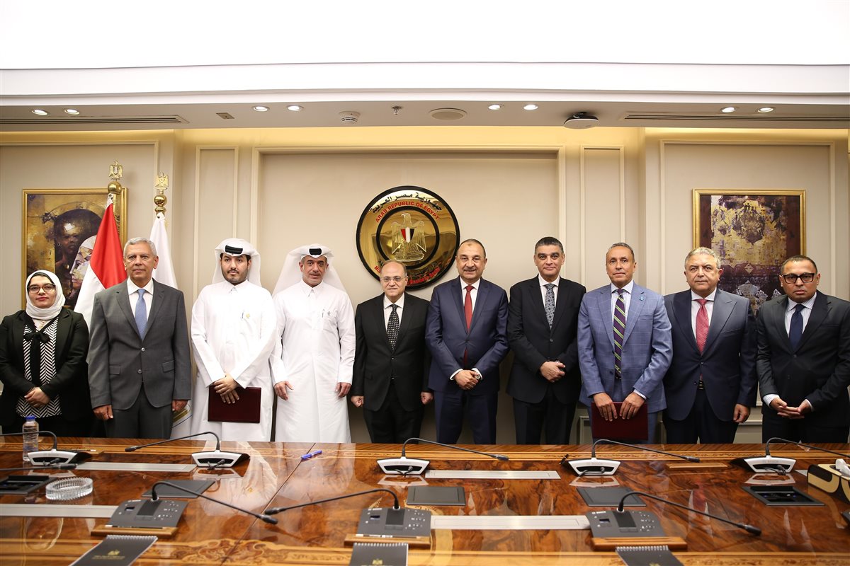 جانب من التوقيع