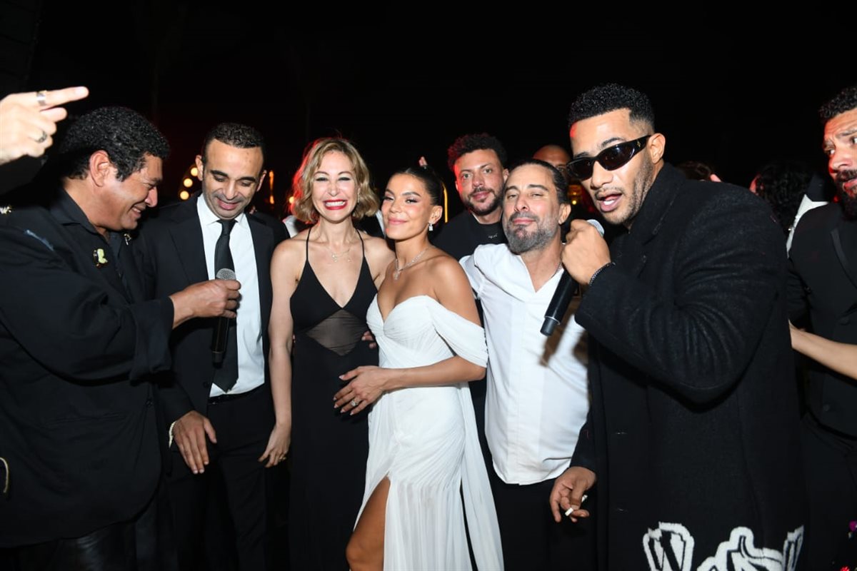 بعد إعلان زواجهما.. أول ظهور علني لـ منة شلبي وأحمد الجنايني في حفل زفاف المخرج هادي الباجوري