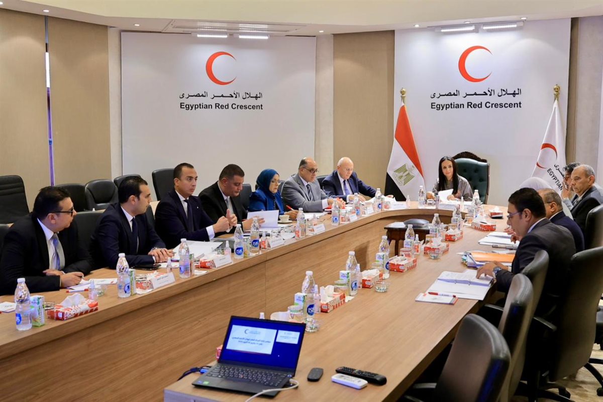 وزيرة التضامن تترأس اجتماع مجلس إدارة الهلال الأحمر المصري