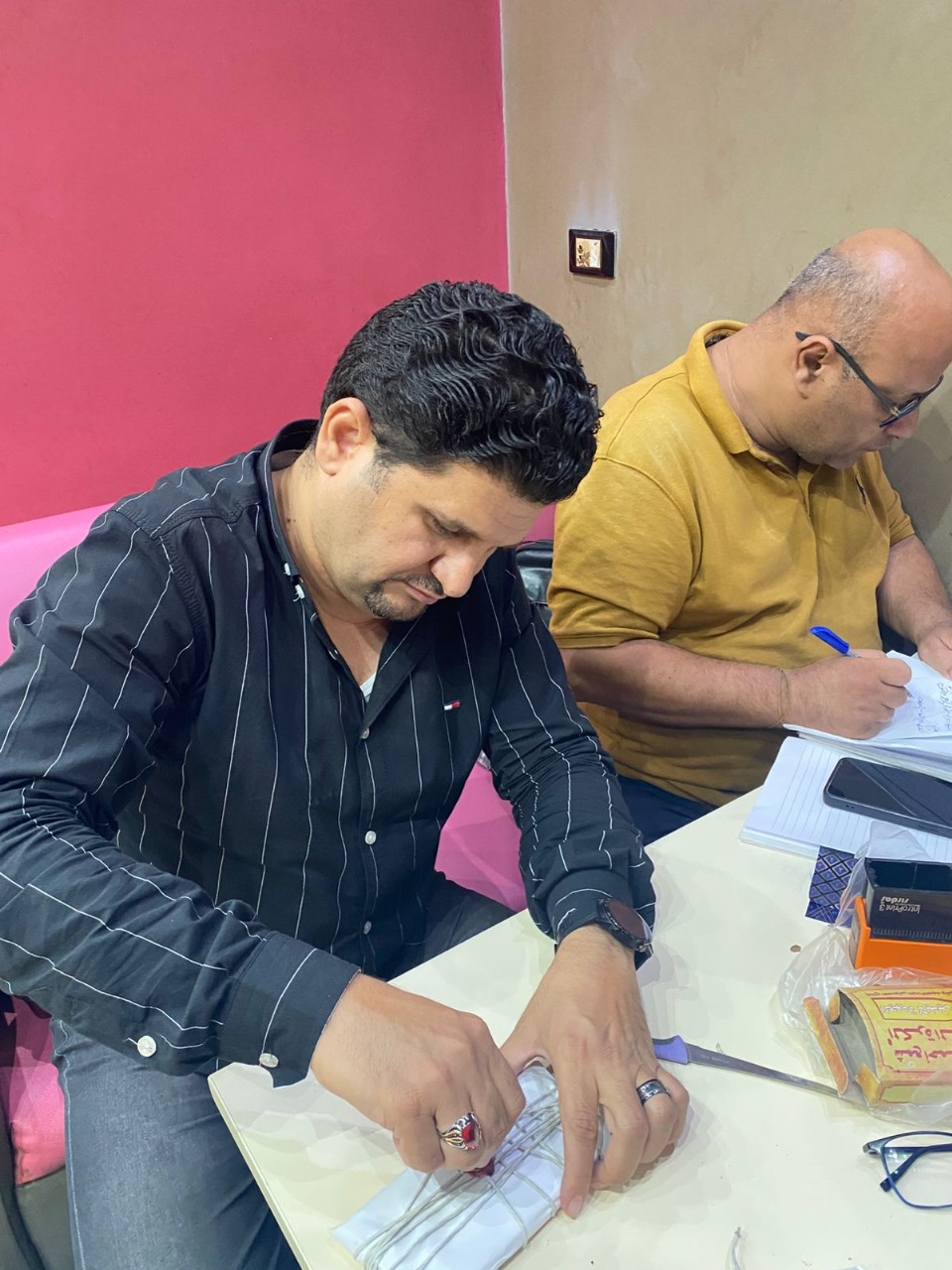 ضبط محلين ادوات طبية بهما أدوية بشرية تدخل في الجدول الثالث مخدرات بالفيوم