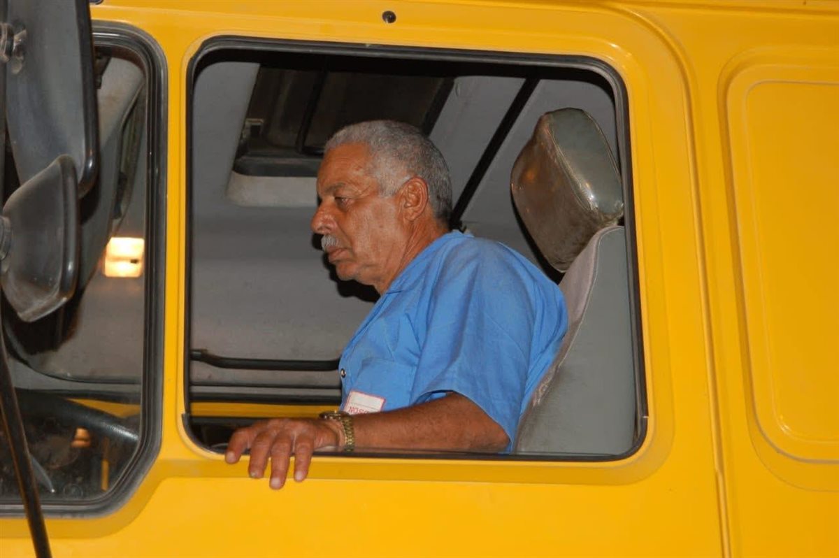 الحاج أحمد الغرباوي سائق شاحنة نقل تمثال رمسيس الثاني