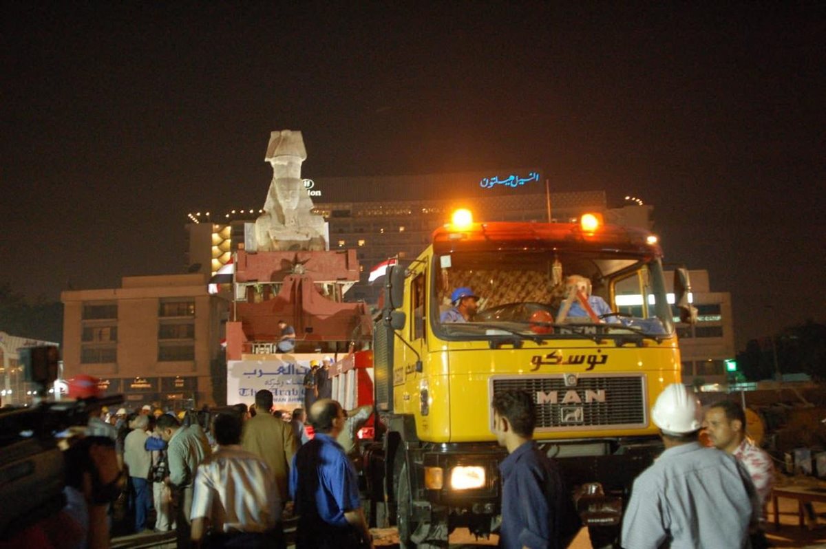 شاحنة نقل تمثال رمسيس الثاني