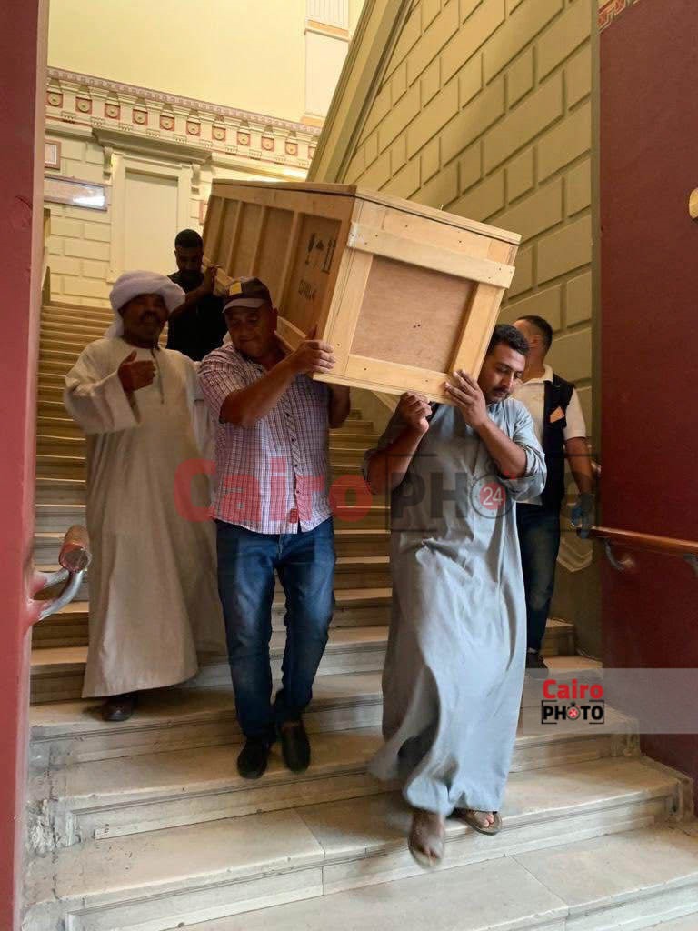 كواليس نقل القطع الأثرية الثقيلة