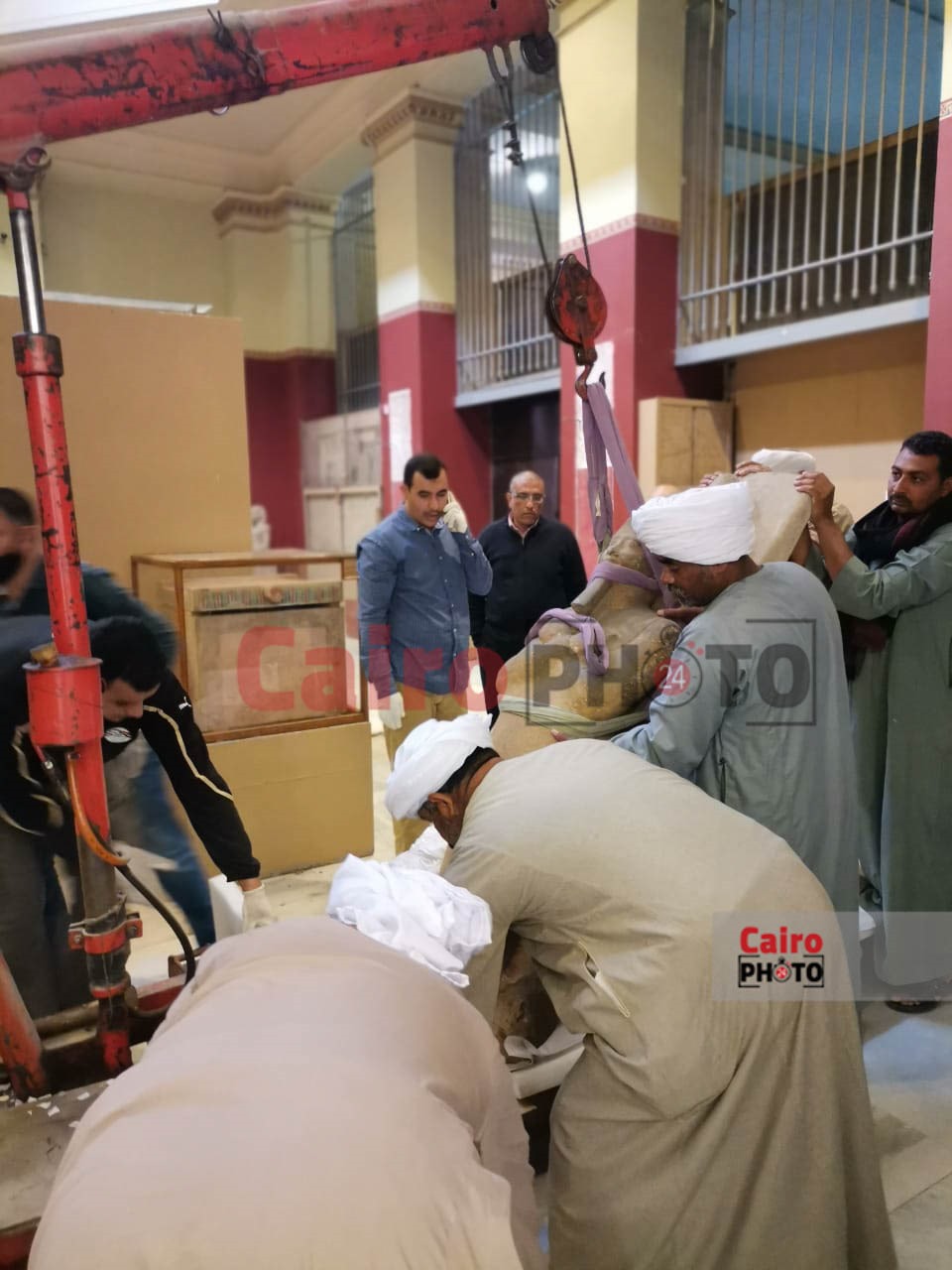 كواليس نقل القطع الأثرية الثقيلة