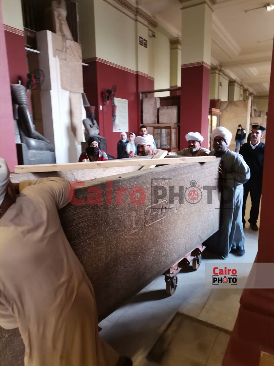 كواليس نقل القطع الأثرية الثقيلة