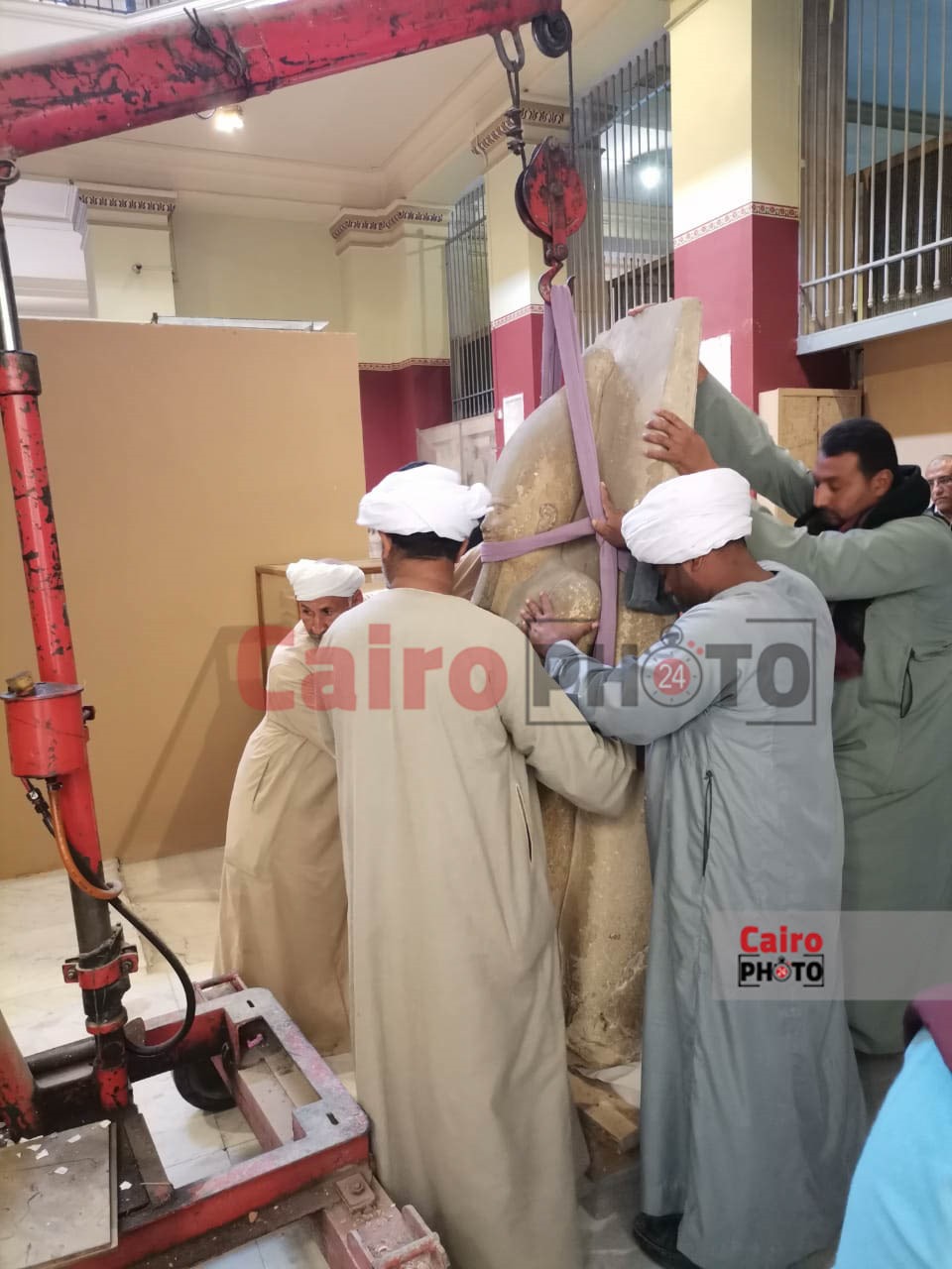 كواليس نقل القطع الأثرية الثقيلة