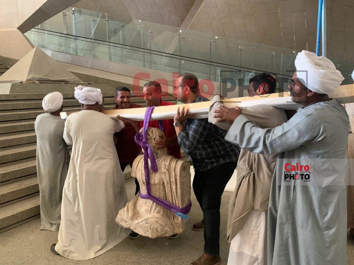 كواليس نقل القطع الأثرية الثقيلة