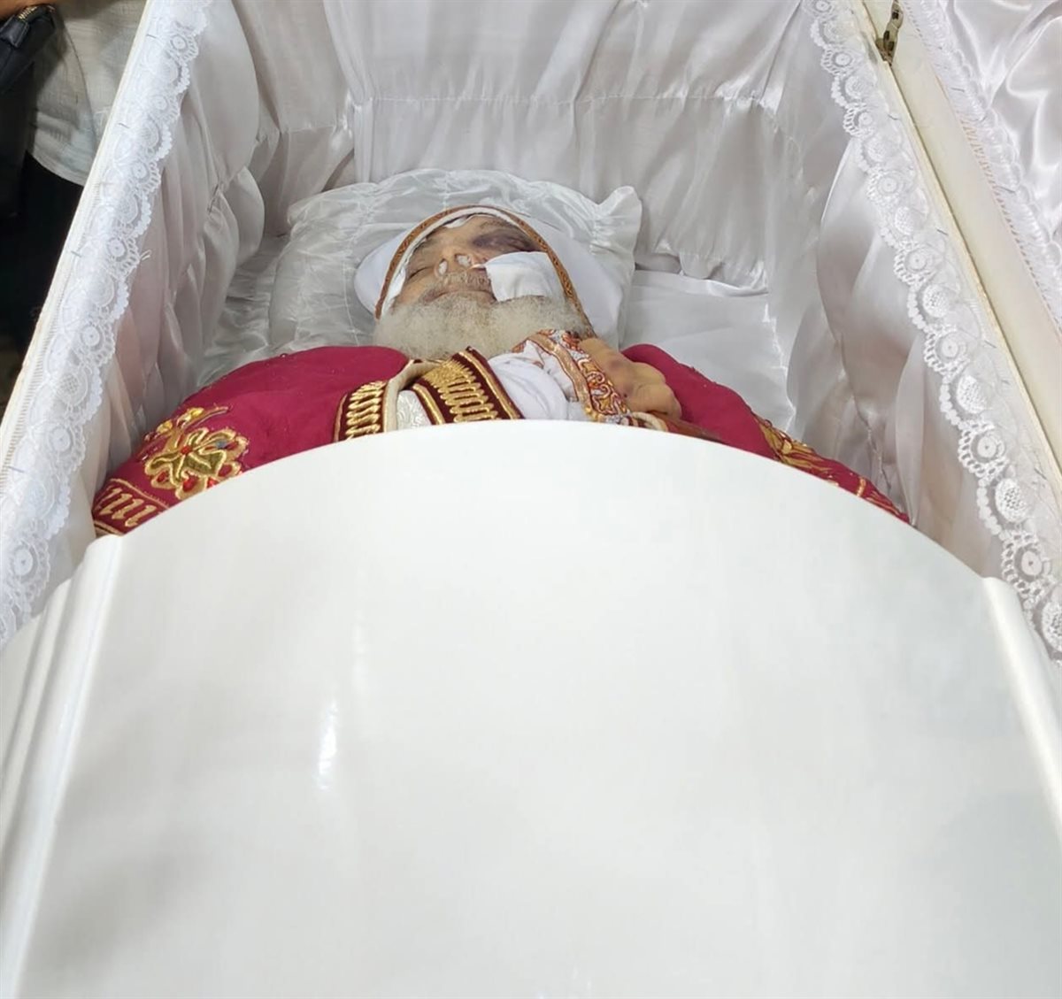 نظرة وداع علي كاهن كنيسة الأنبا شنودة بالغردقة 