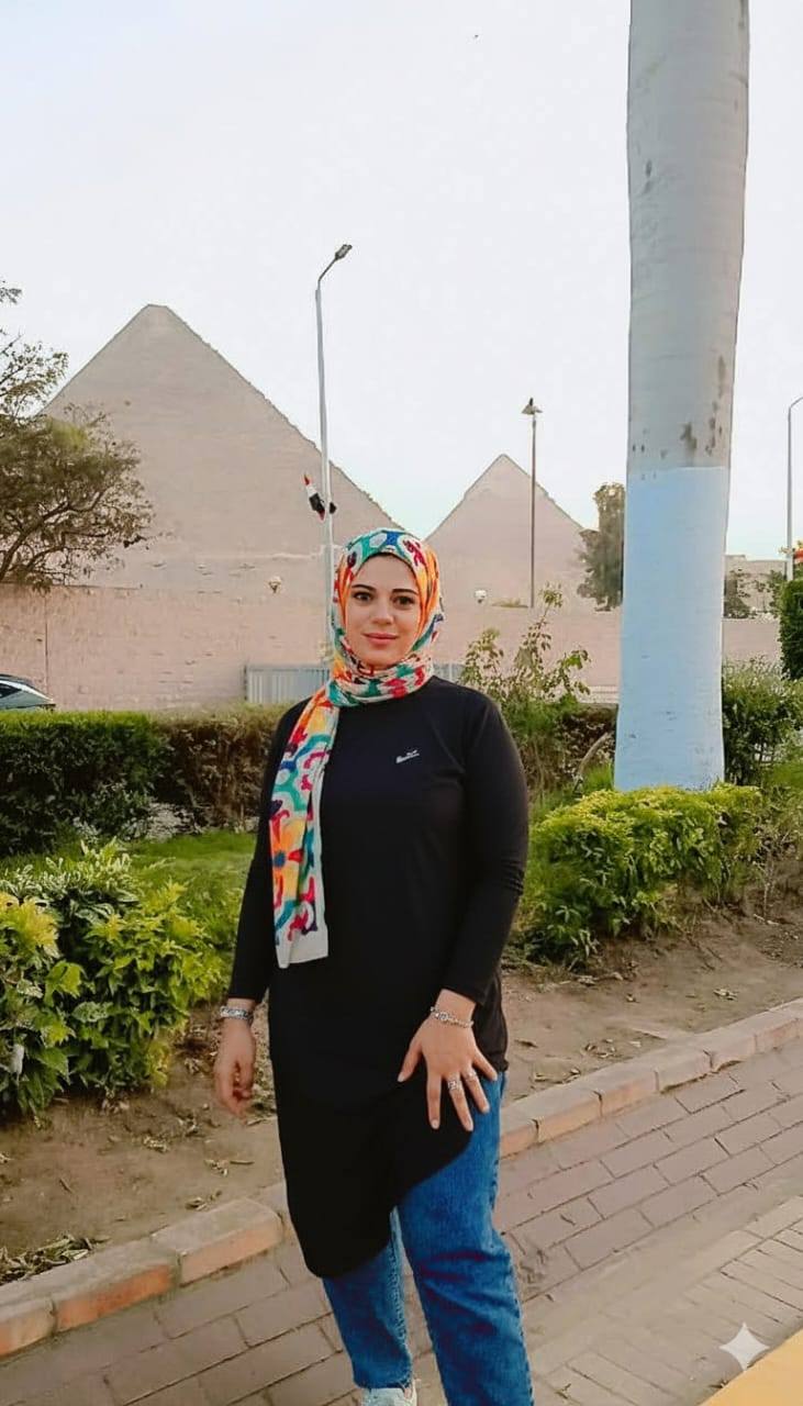 المهندسة مايسة فتحي قائدة فرق الرش البيئي