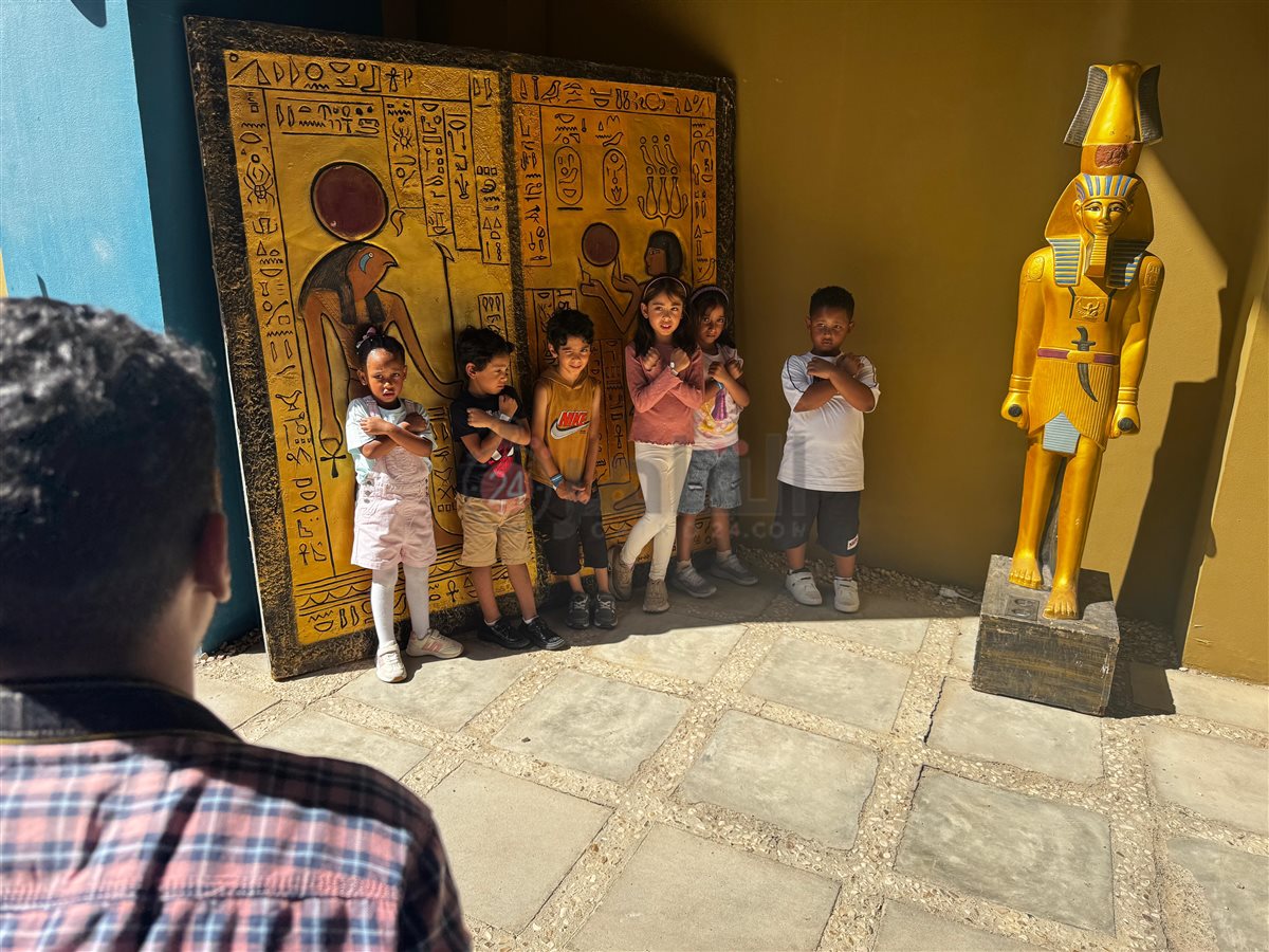 استقبال السفينة السياحية آرويا في مرسى علم بالزي الفرعوني