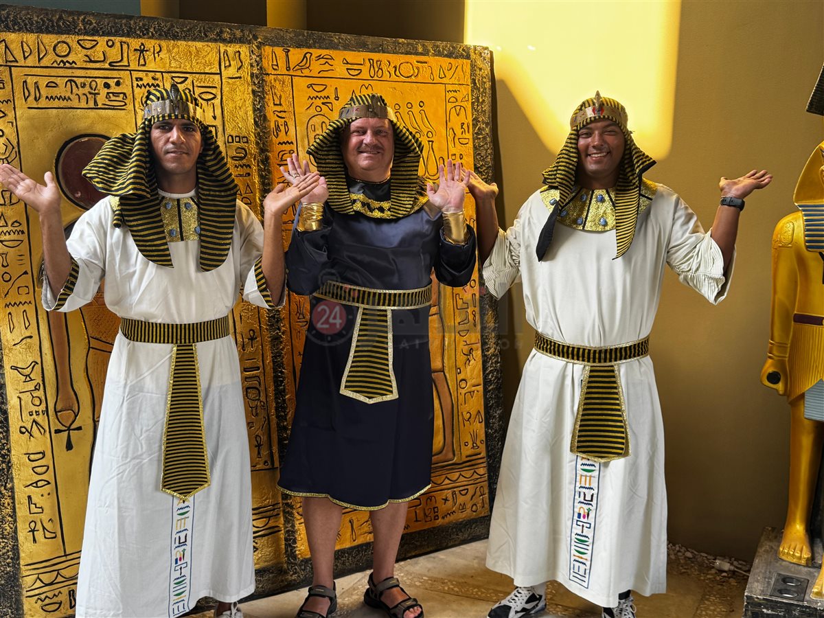 استقبال السفينة السياحية آرويا في مرسى علم بالزي الفرعوني