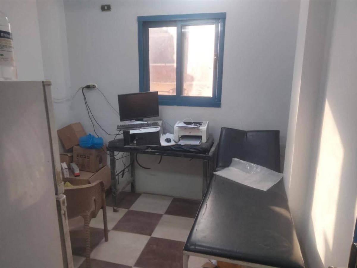 تشميع معمل يديره منتحل صفة طبيب تحاليل طبية بدون ترخيص بالبحيرة 