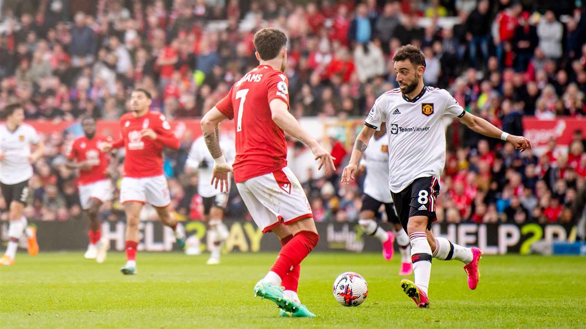 القنوات الناقلة لـ بث مباشر مباراة مانشستر يونايتد ونوتينجهام فورست اليوم في الدوري الإنجليزي 2025/2026