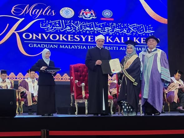 <strong>رئيس جامعة الأزهر خلال تكريم خريجي ماليزيا</strong>