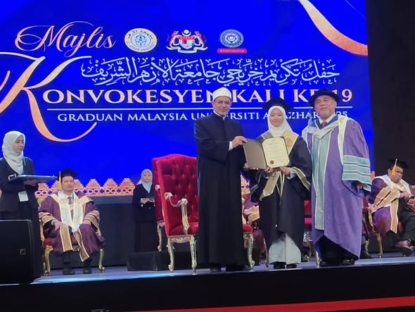 <strong>رئيس جامعة الأزهر خلال تكريم خريجي ماليزيا</strong>