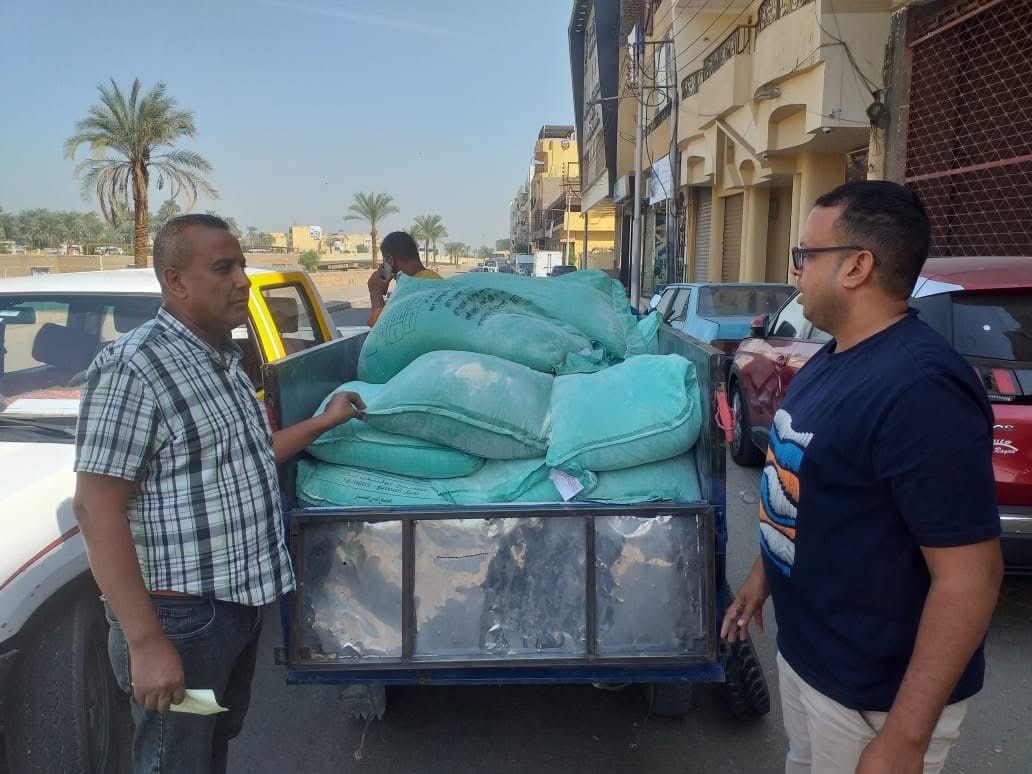 ضبط طن دقيق تمويني مدعم بالأقصر 