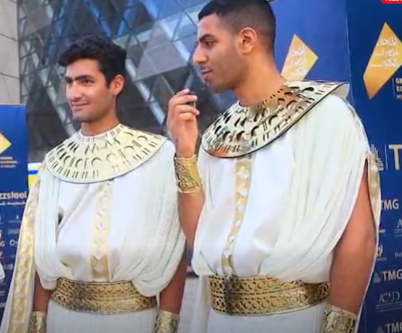 المشاركون في عروض افتتاح المتحف الكبير يخطفون الأنظار بـ زي فرعوني فاخر