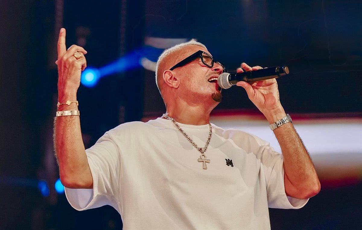 عمرو دياب يتألق في حفل أسطوري بـ دبي