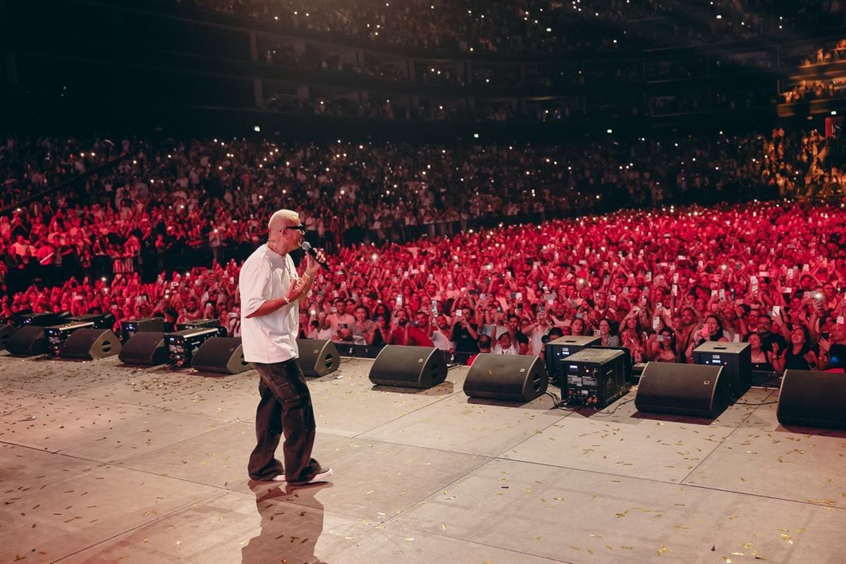 عمرو دياب يتألق في حفل أسطوري بـ دبي