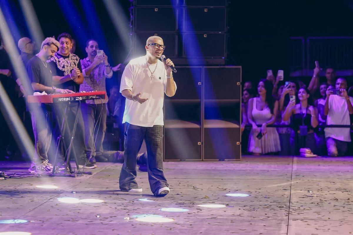 عمرو دياب يتألق في حفل أسطوري بـ دبي