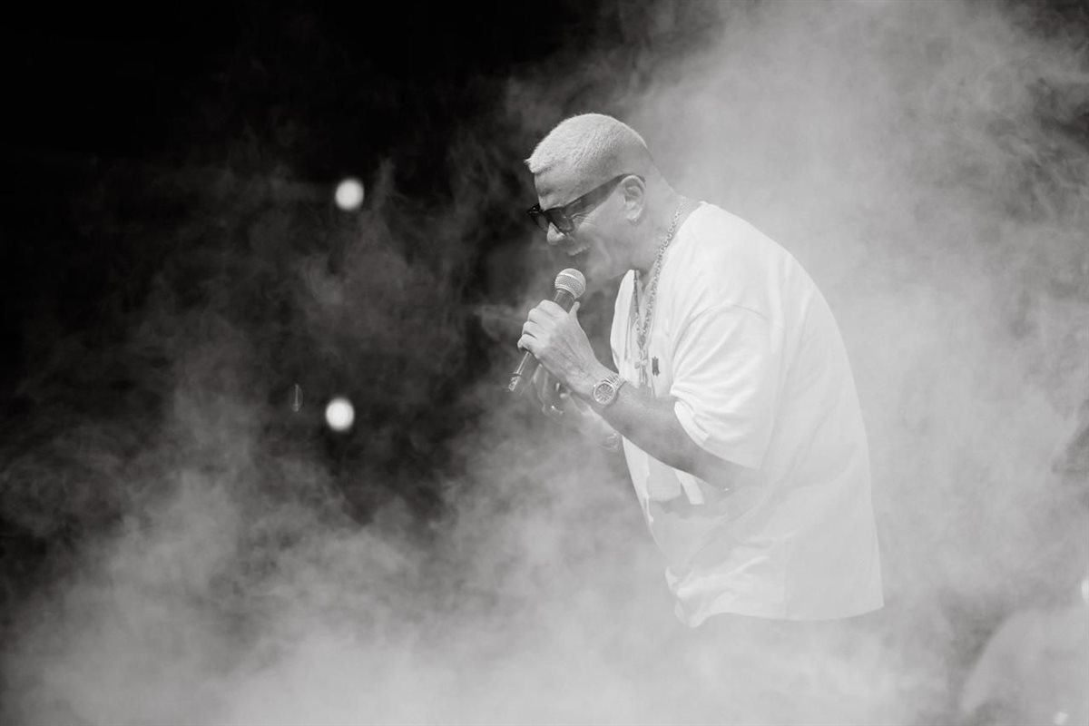 عمرو دياب يتألق في حفل أسطوري بـ دبي