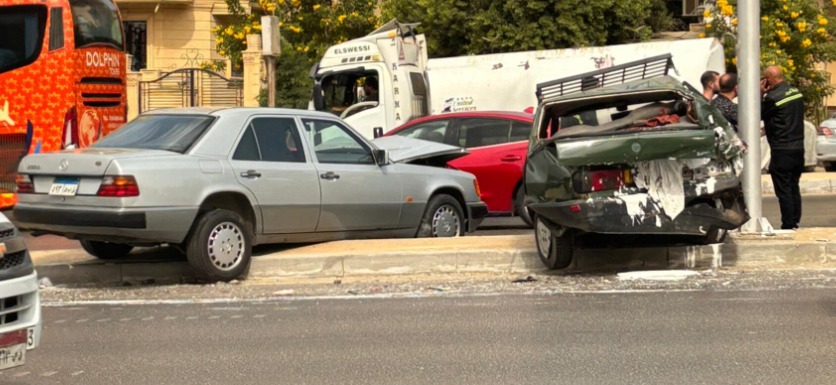  حادث تصادم سيارتين