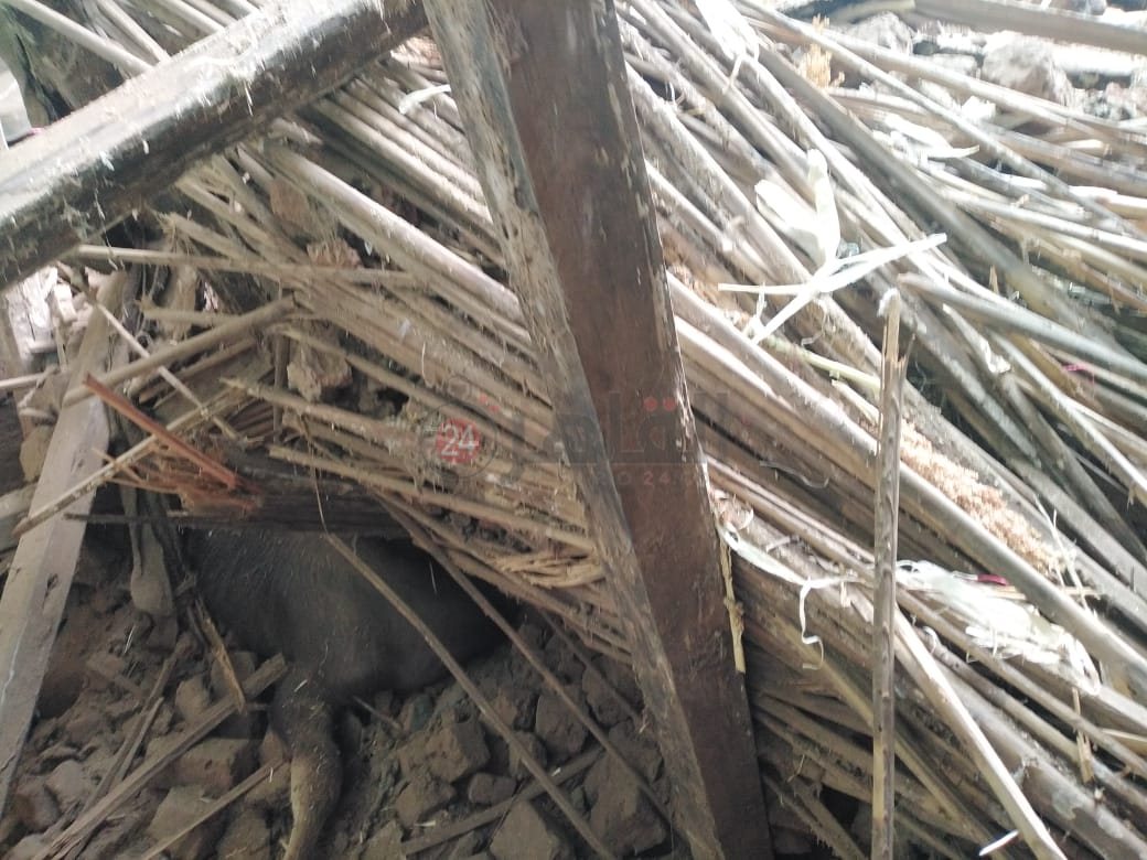 انهيار جزء من منزل مكون من 3 طوابق بمركز منفلوط في أسيوط