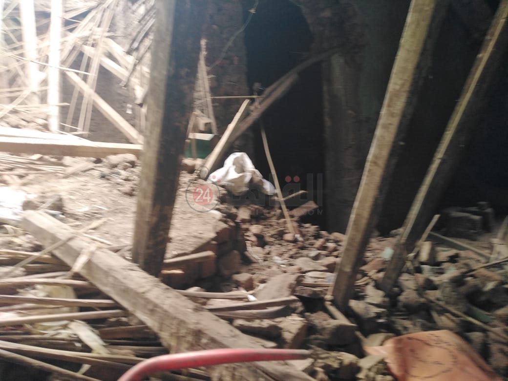 انهيار جزء من منزل مكون من 3 طوابق بمركز منفلوط في أسيوط