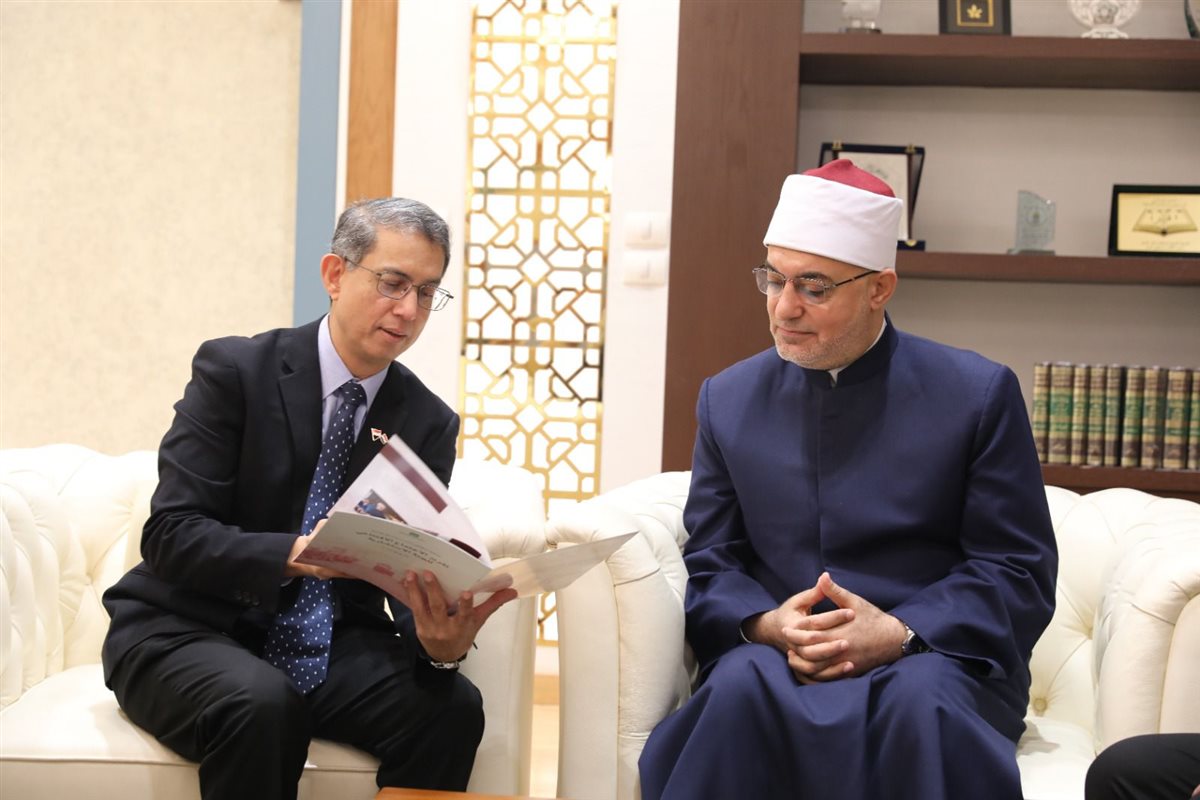 مفتي الجمهورية يستقبل وزير الشئون الإسلامية السنغافوري 
