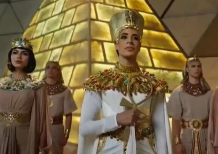 فريال أشرف في حفل افتتاح المتحف المصري الكبير