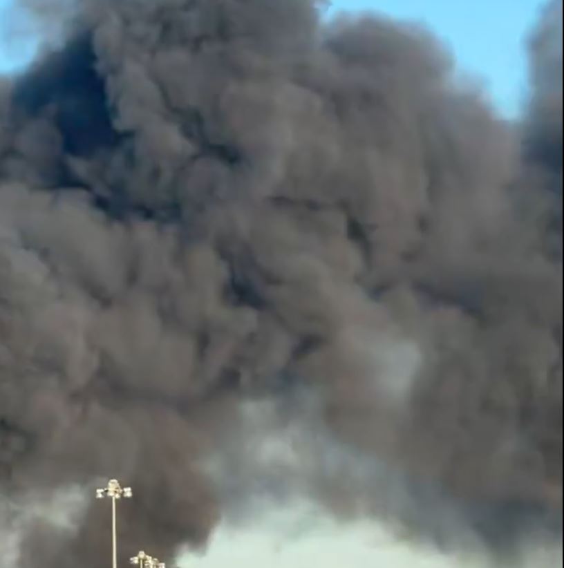 حريق ضخم باحد المصانع بمنطقة أمغرة بدولة الكويت