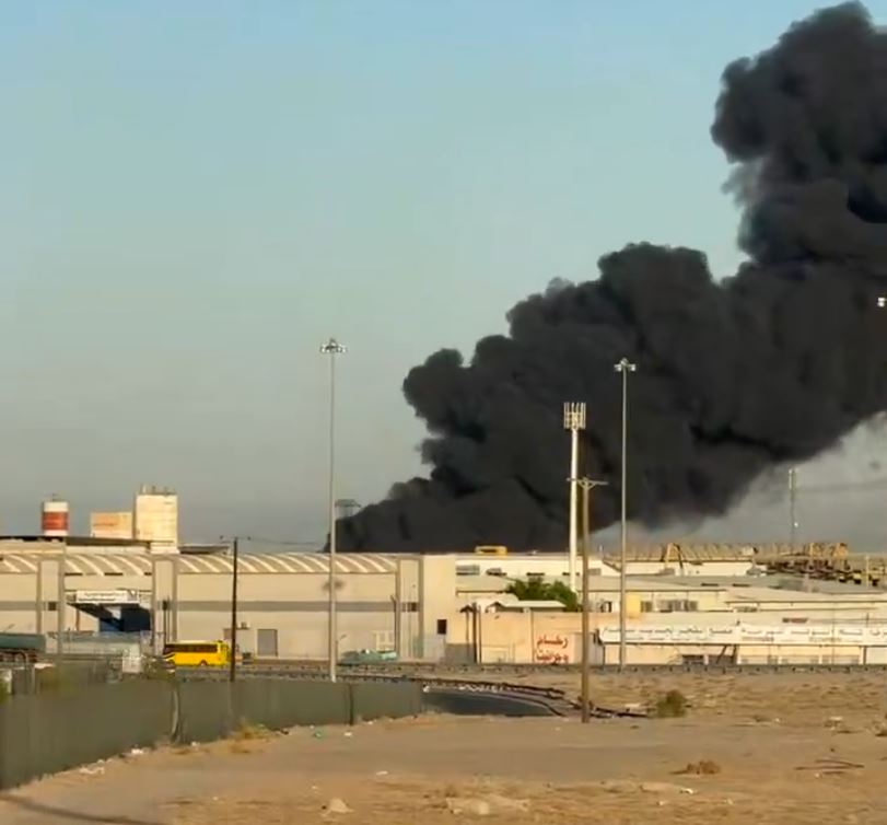 حريق ضخم باحد المصانع بمنطقة أمغرة بدولة الكويت