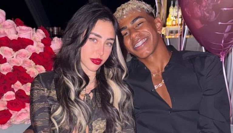 سبب انفصال لامين يامال ونيكي نيكول