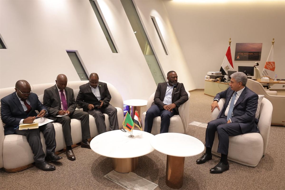 وزير السياحة والآثار يلتقي نظيره الزامبي