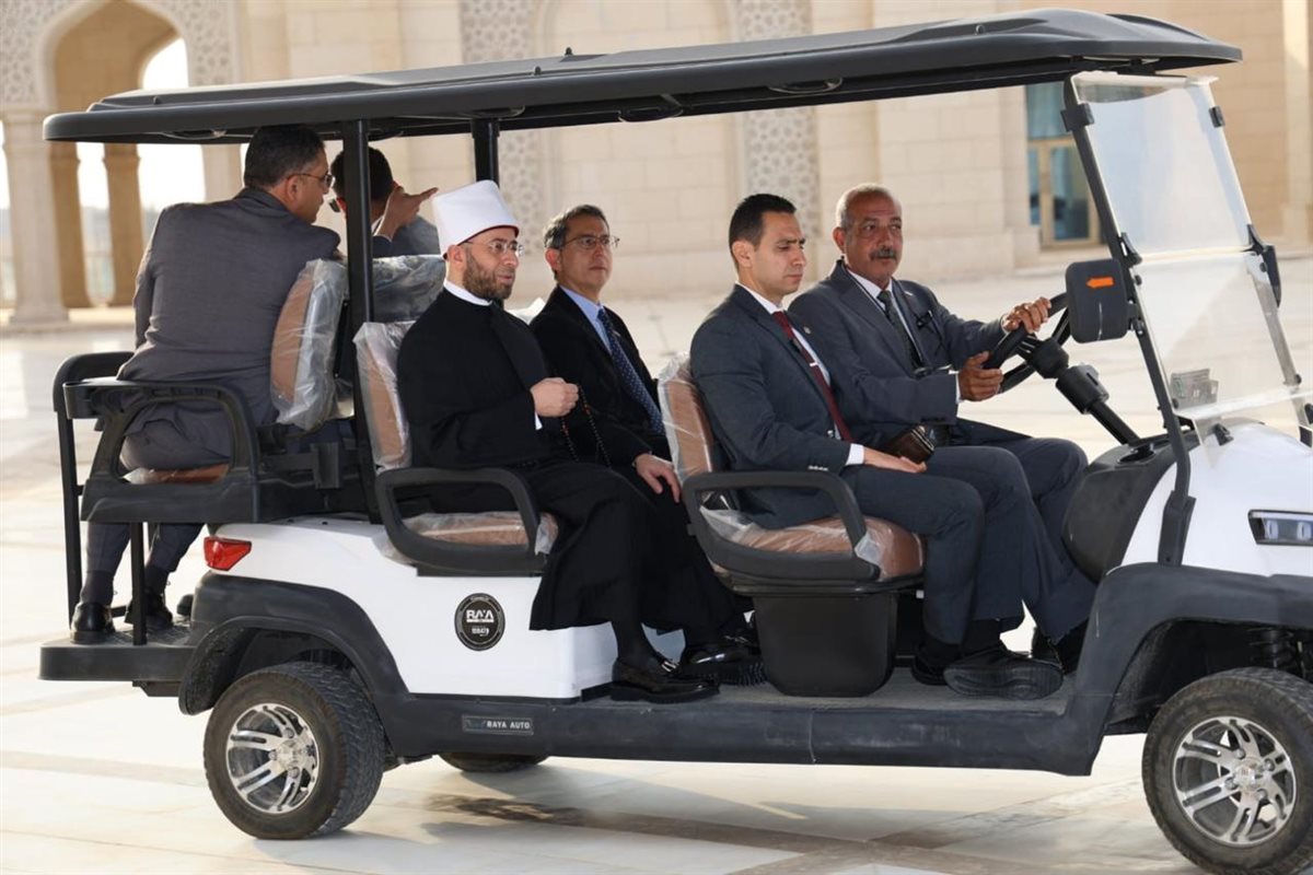 وزير الأوقاف والوزير المكلف بالشئون الإسلامية بسنغافورة