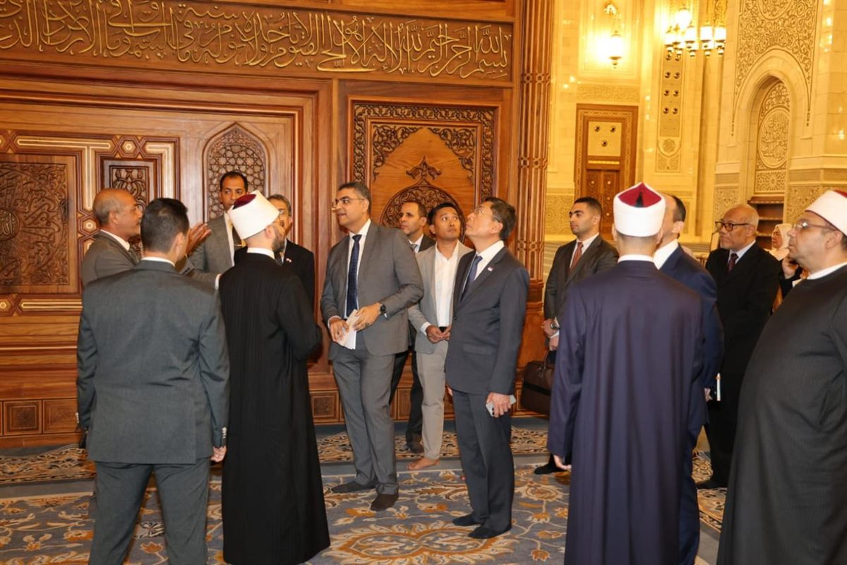 وزير الأوقاف والوزير المكلف بالشئون الإسلامية بسنغافورة