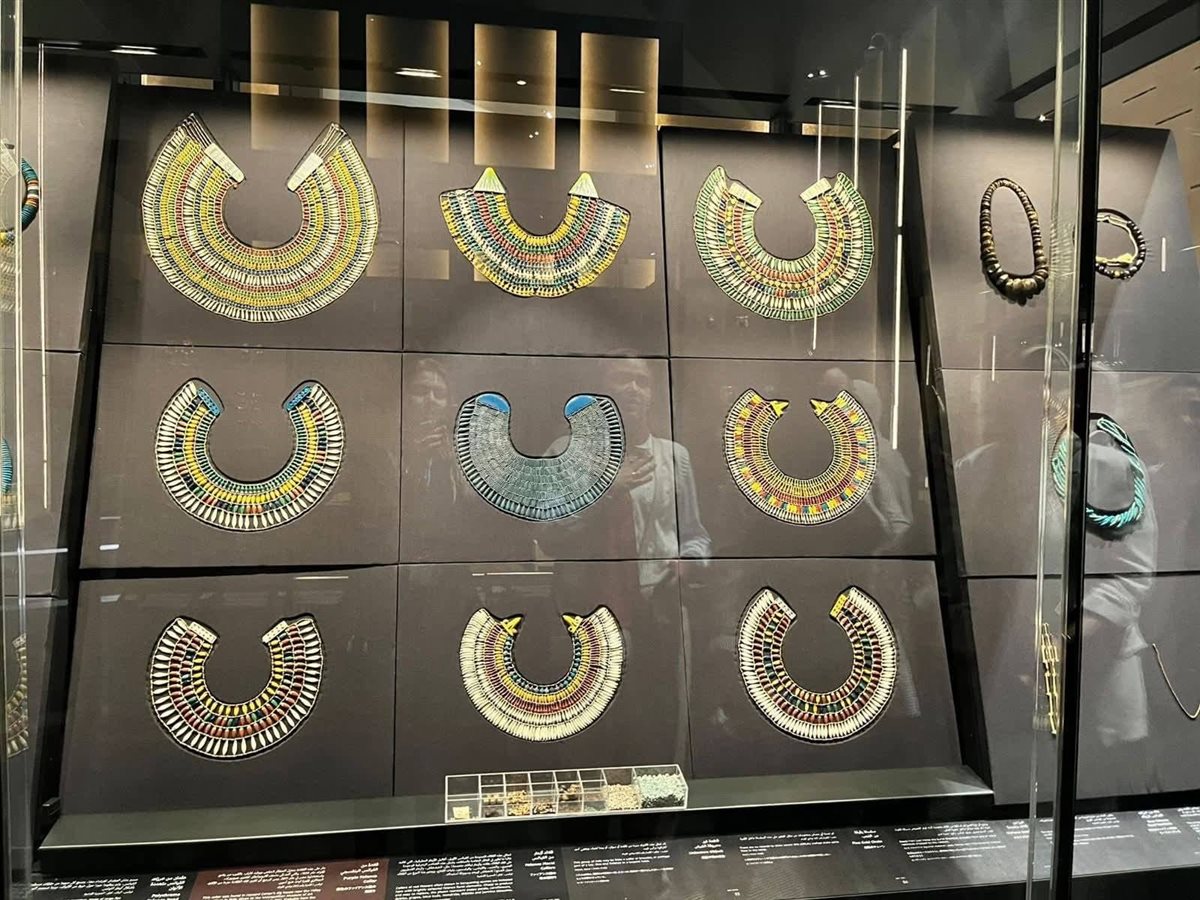 آثار توت عنخ آمون تتألق في قاعتها الجديدة بالمتحف المصري الكبير