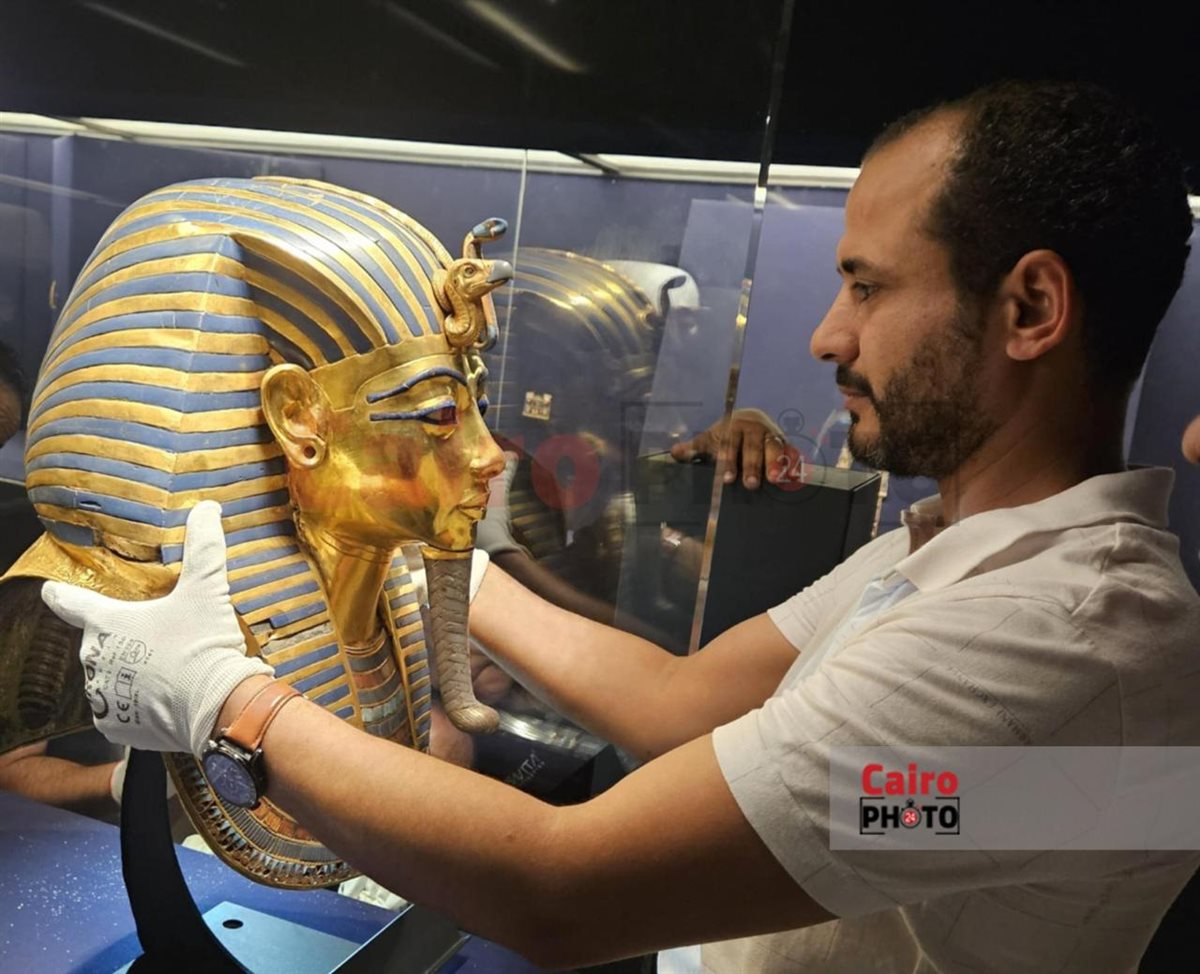 Eid Mertih, the archaeological restorer and mask of King Tutankhamun 