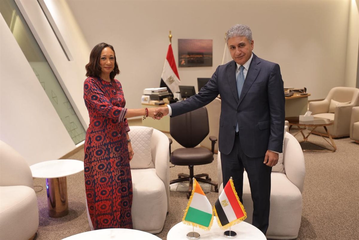  وزير السياحة يستقبل وزيرة ثقافة كوت ديفوار