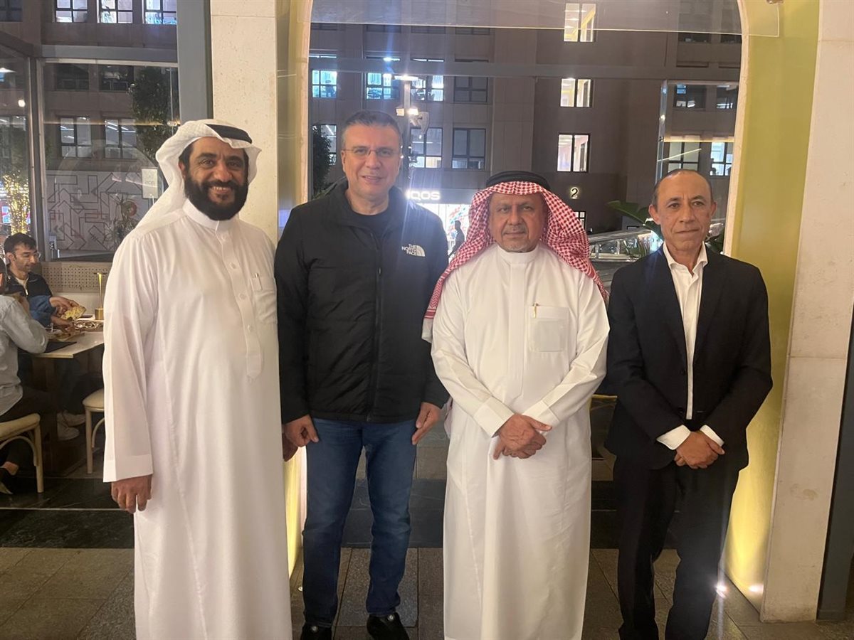 الدكتور عمرو الليثي والدكتور صالح بن إبراهيم بابعير والوفد المرافق