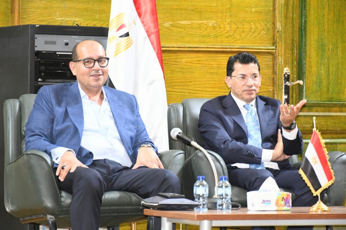 لقاء وزير الرياضة ورئيس اللجنة الأولمبية مع أبطال رفع الأثقال (2)