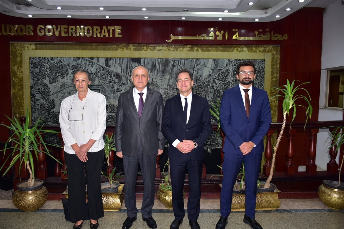 محافظ الأقصر يستقبل السفير الفرنسي 