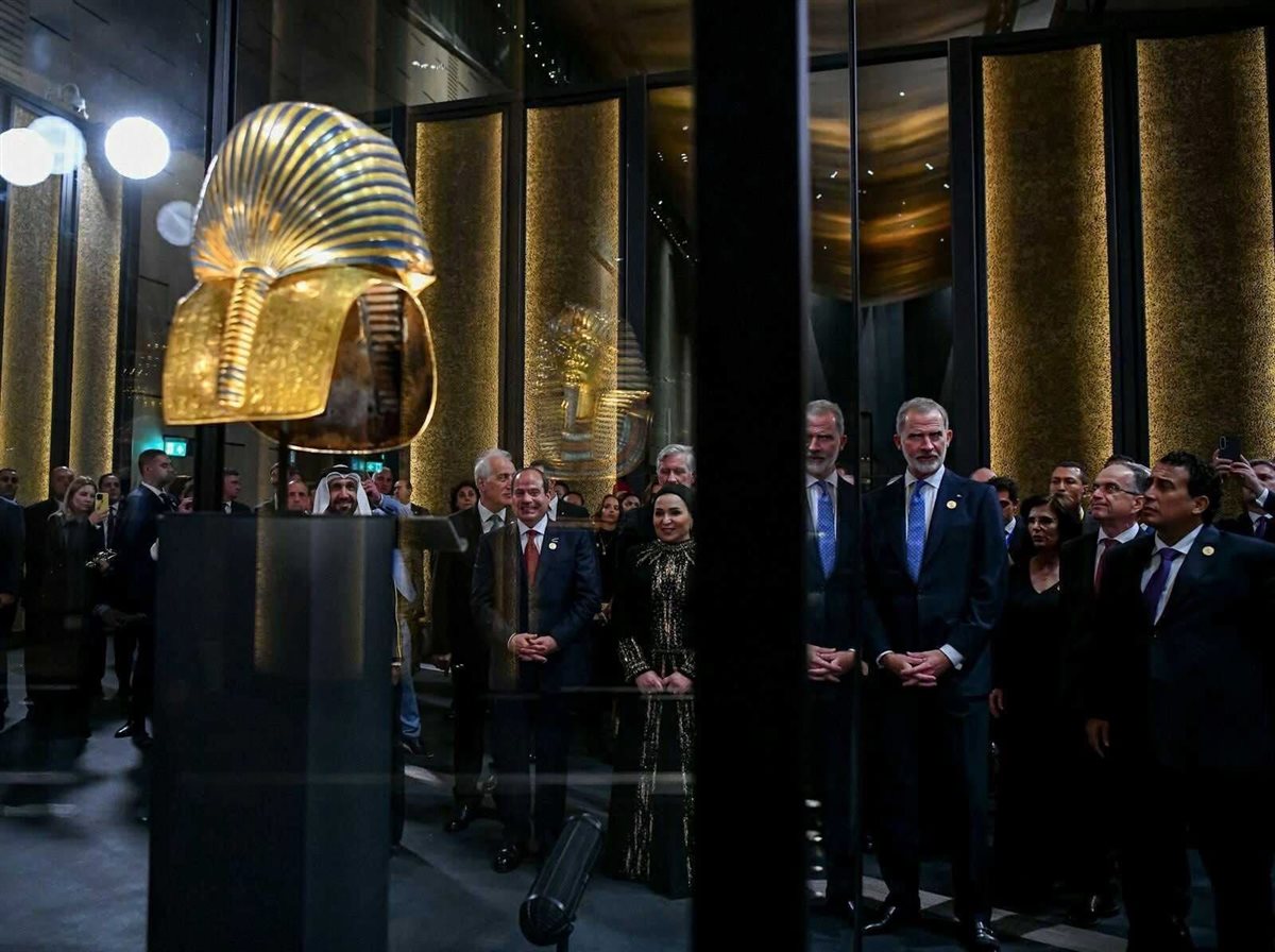 قناع توت عنخ آمون بالمتحف المصري الكبير