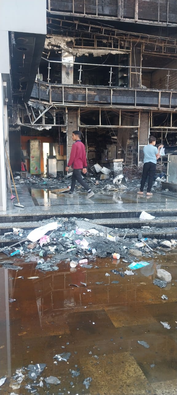 جانب من الحريق