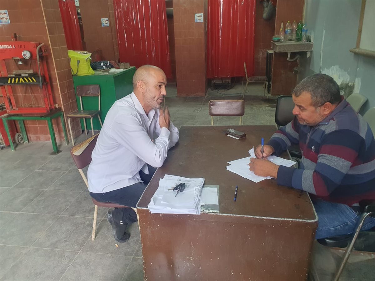 العمل تواصل اختبارات المتقدمين للعمل في مهنة نجار مسلح بدولة البوسنة والهرسك