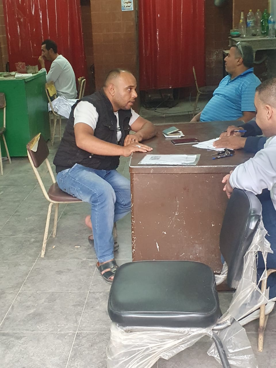 العمل تواصل اختبارات المتقدمين للعمل في مهنة نجار مسلح بدولة البوسنة والهرسك