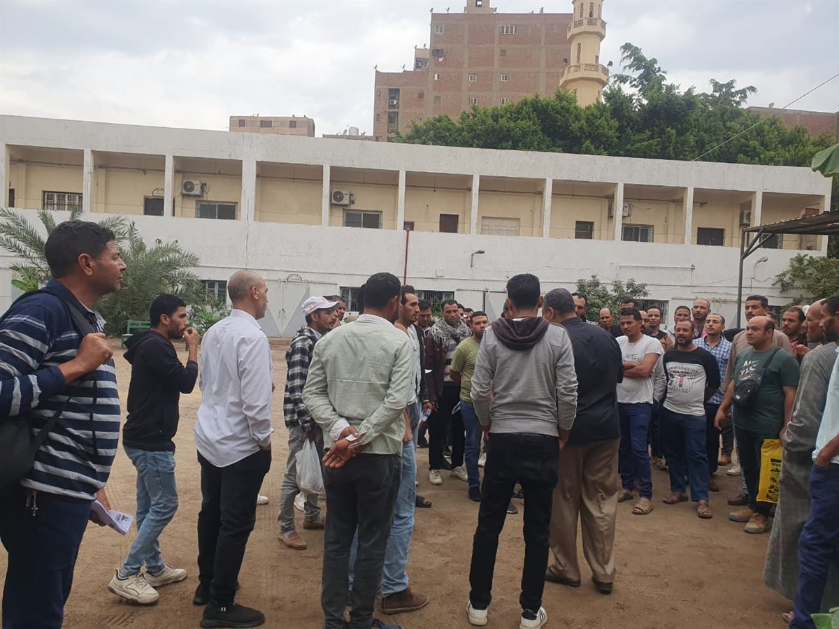 العمل تواصل اختبارات المتقدمين للعمل في مهنة نجار مسلح بدولة البوسنة والهرسك