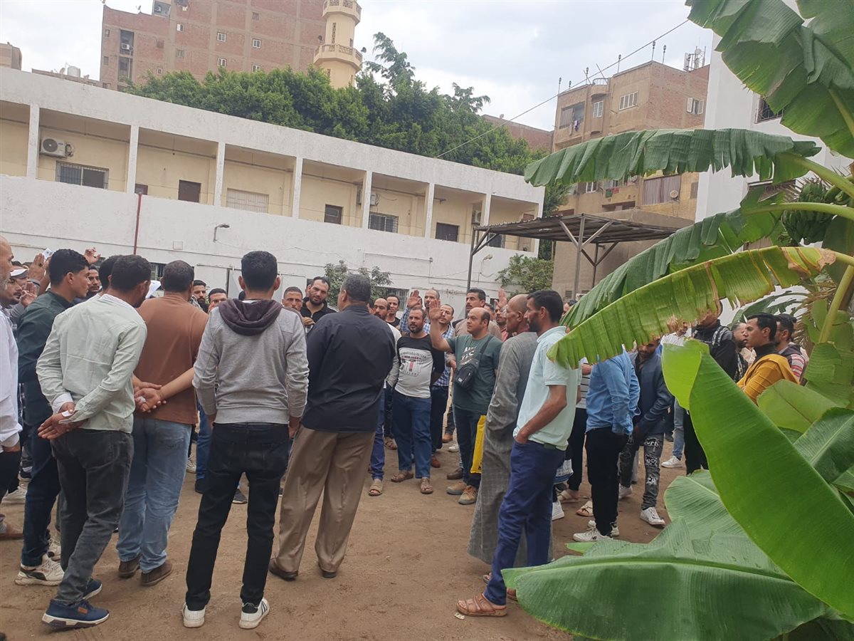 العمل تواصل اختبارات المتقدمين للعمل في مهنة نجار مسلح بدولة البوسنة والهرسك