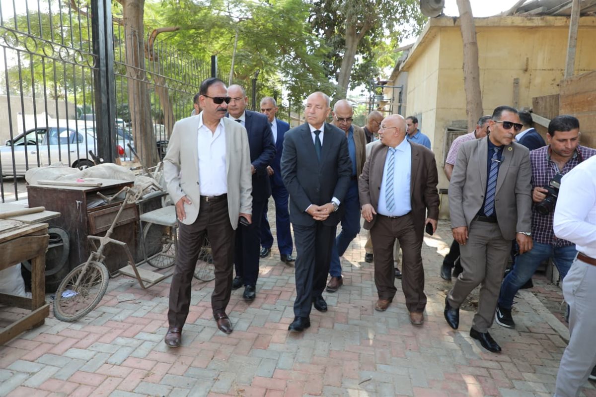 محافظ القاهرة يجري جولة بحي غرب القاهرة لمتابعة مستوى الخدمات المقدمة وأعمال رفع كفاءة المرافق 