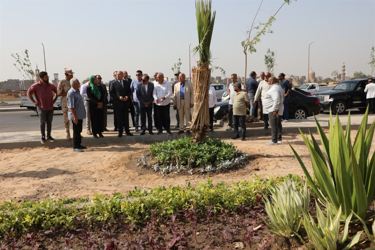محافظ القاهرة يجري جولة تفقدية بحى الخليفة لمتابعة أعمال التطوير الجارية